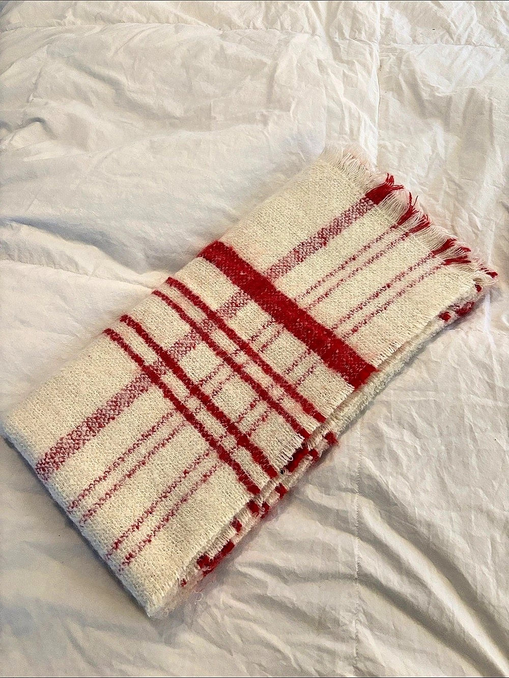 Banana Republic Cozy Plaid Fringe Scarf Cream & Red
